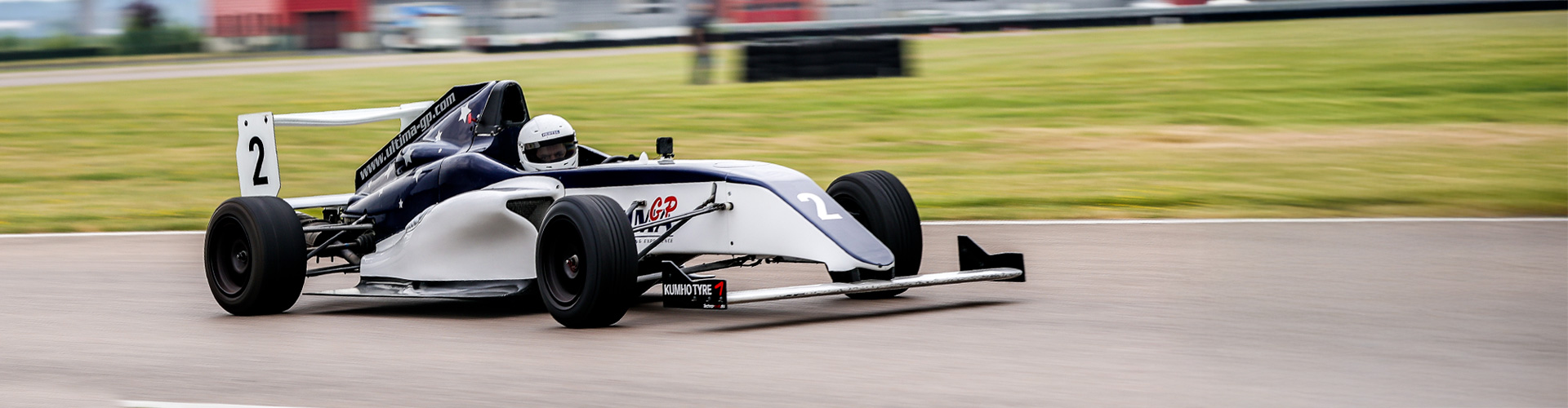 Monoplace Formule 4 sur circuit